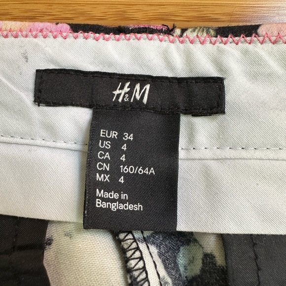 H&M  Set Tapered Cropped Pants Black & Pink Floral Size 4 / Top Size 6 - Picture 9 of 16